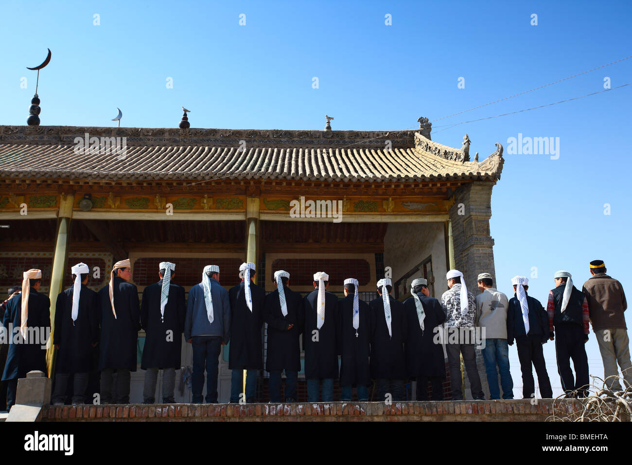 Hui people praying in front of the Mageda Mosque, Mageda Village, Tongxin, Wuzhong, Ningxia Province, China Stock Photo