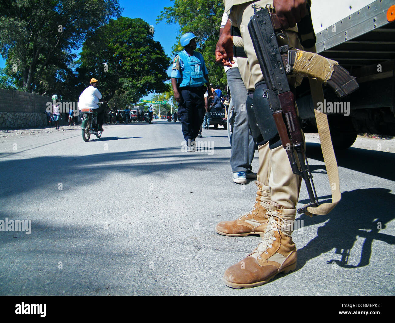 A member of the Haitian National Police with an AK47 held together with sellotape Stock Photo