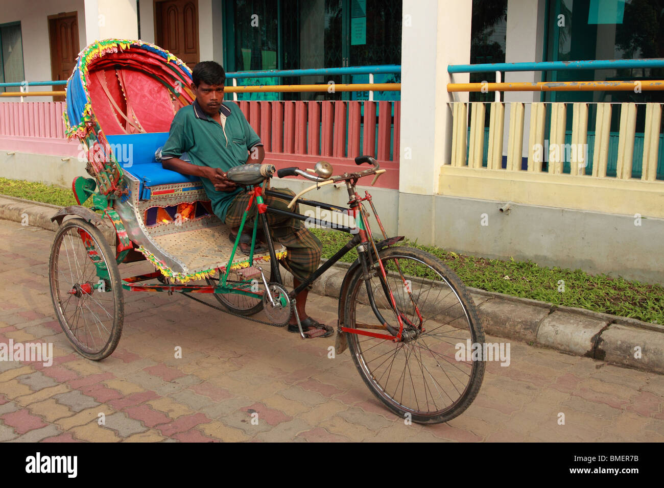 Cycle rickshaw driver outside hotel in Ragpur, Bangladesh Stock Photo