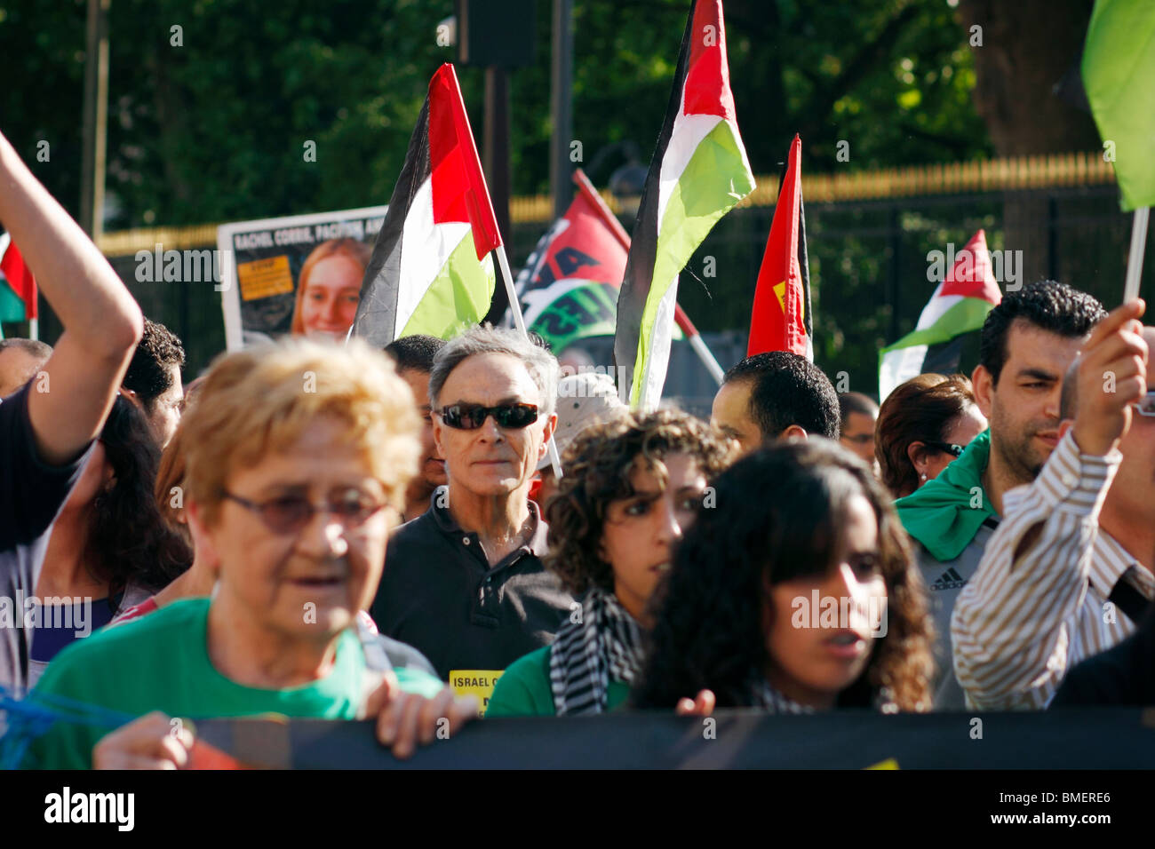 Demonstration in Paris to support the Irish-flagged Rachel Corrie ...