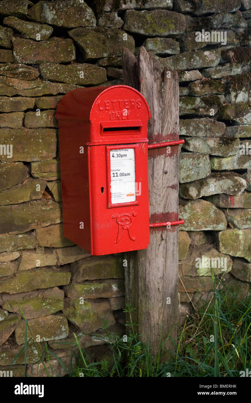 Red Victorian rural post box mounted at dry stone wall in Vale of Edale ...