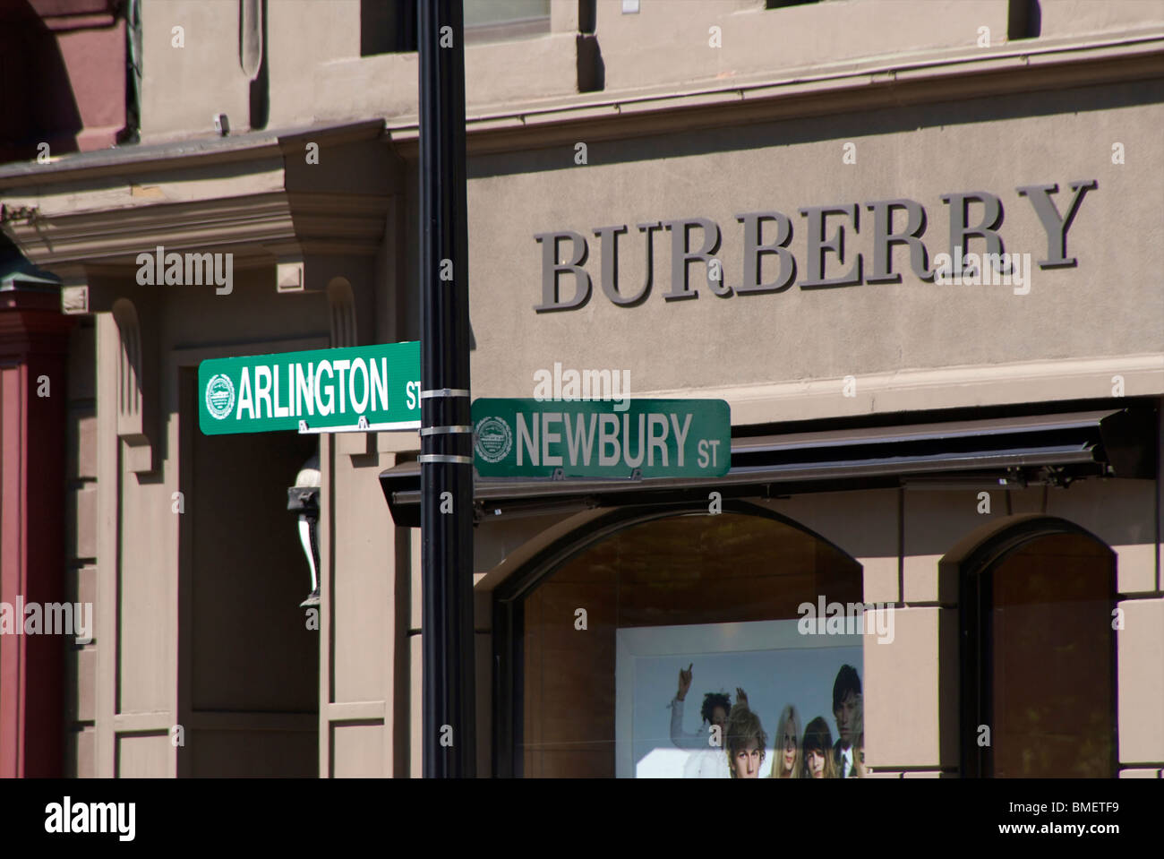 arlington and newbury street signs in bostons back bay Stock Photo - Alamy
