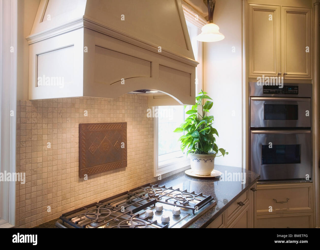 Stove hood hires stock photography and images Alamy