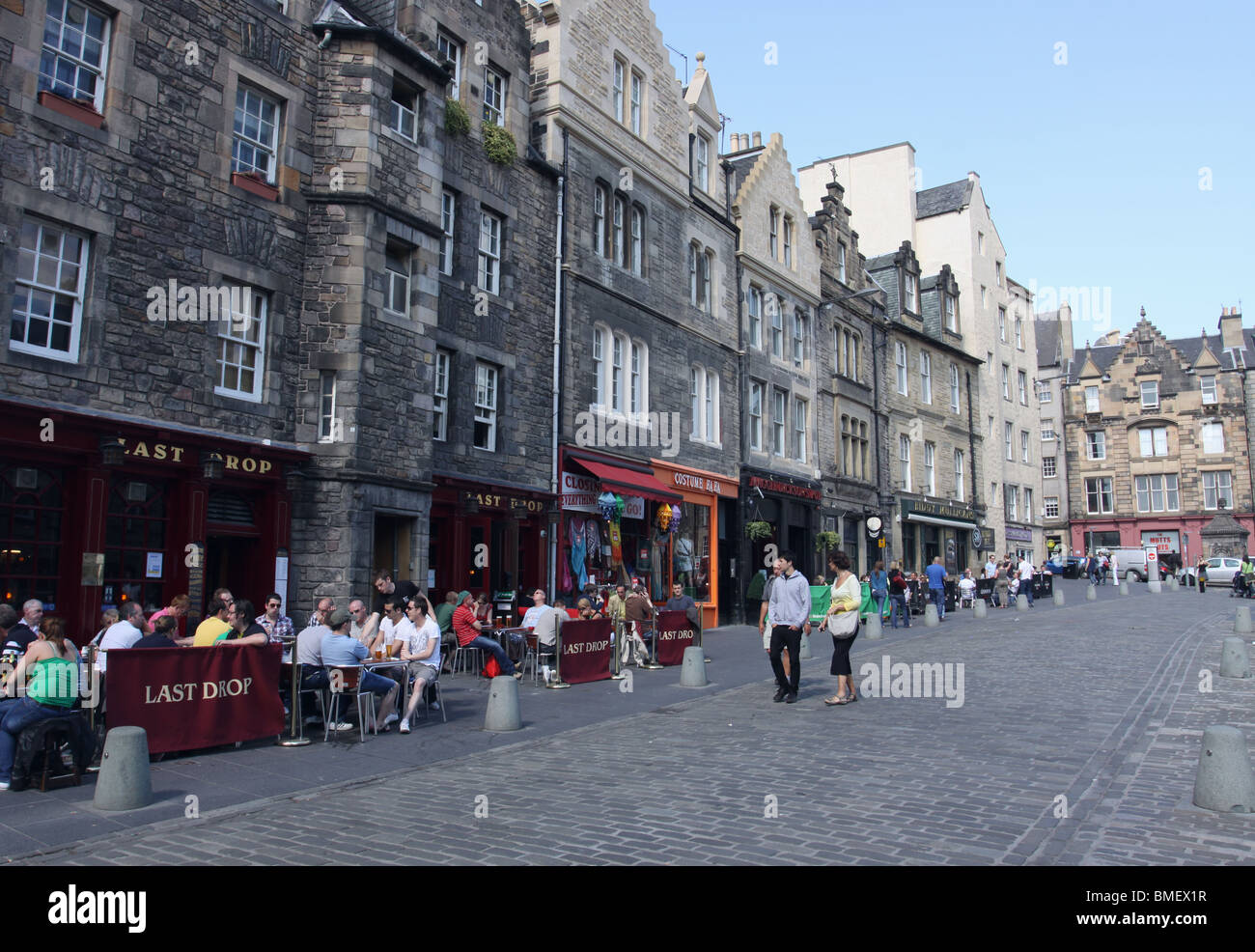 pubs on Grassmarket Edinburgh Scotland June 2010 Stock Photo - Alamy