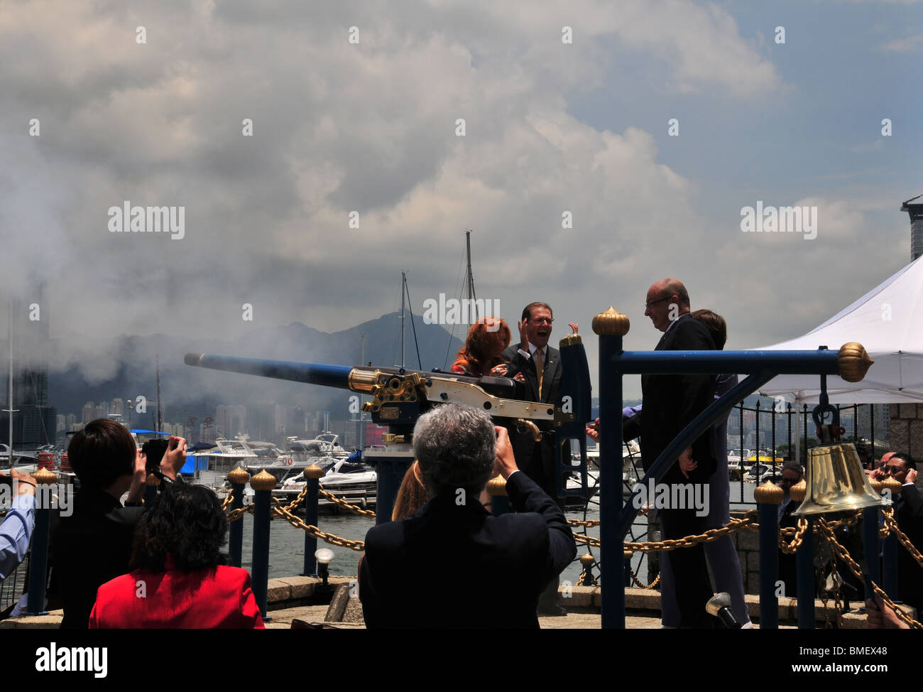 'Bigwig' dignitaries firing the 'Noon Day Gun', Causeway Bay, Hong Kong, China Stock Photo