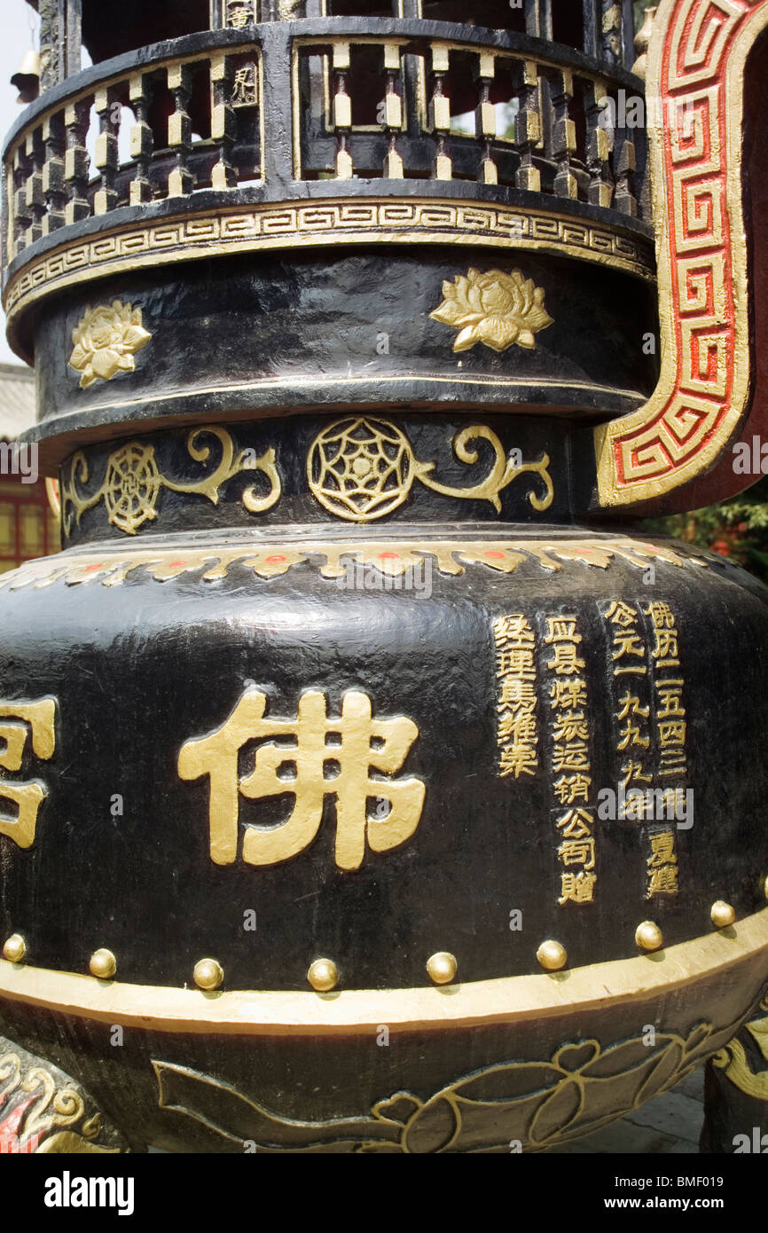 Closeup of a incense burner in from of the Grand Hall, Fogong Temple