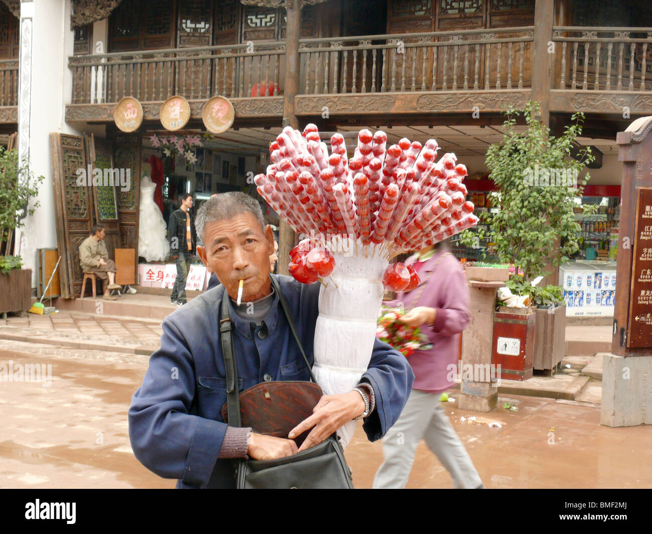 Elderly man selling traditional snack Tanghulu, Luodai Ancient Town, Chengdu, Sichuan Province, China Stock Photo