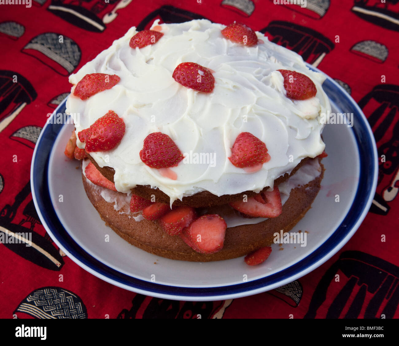 Birthday cake strawberry hi-res stock photography and images - Alamy