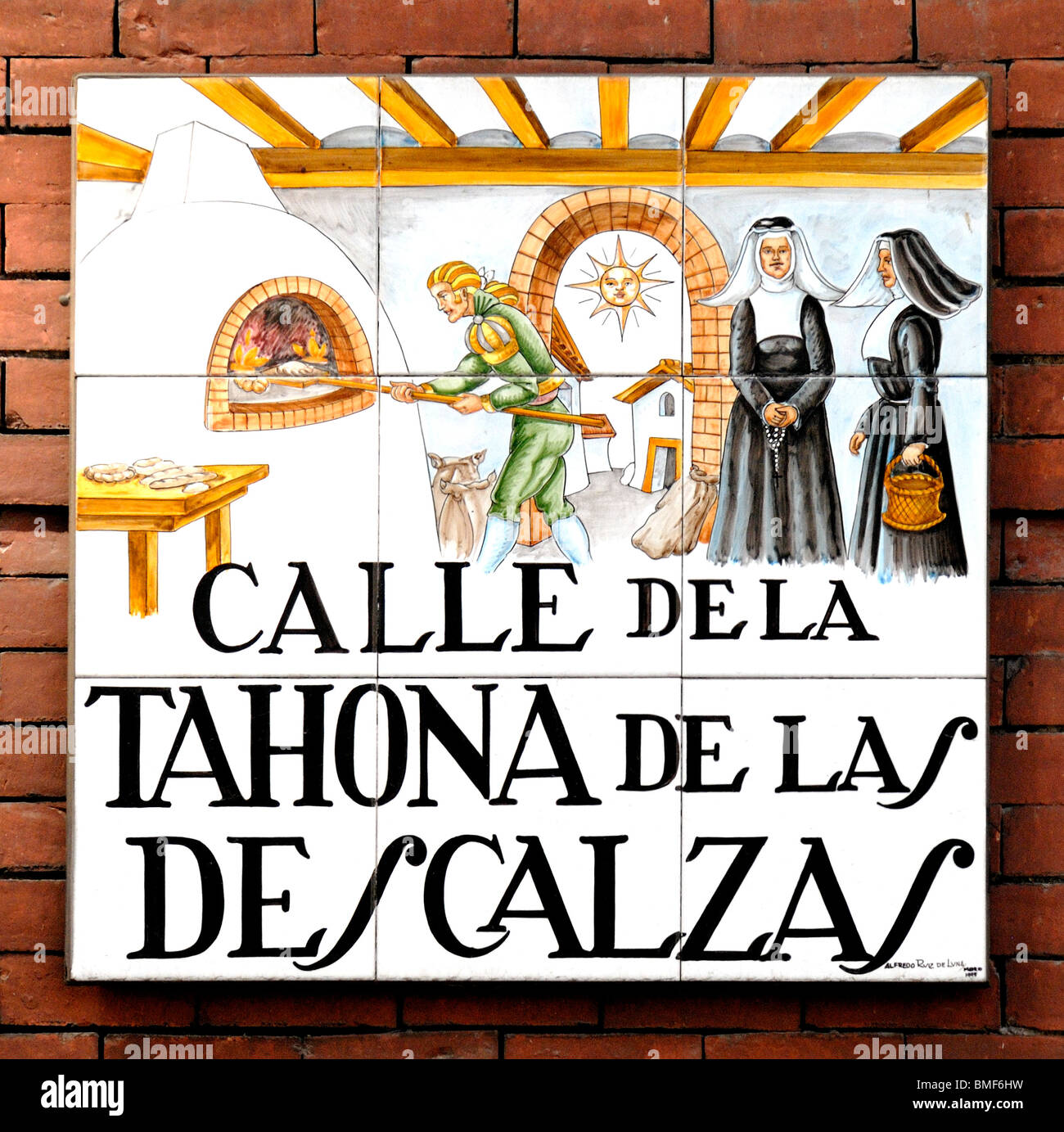 Madrid, Spain. Traditional Tiled Street Sign. Calle de la Tahona de la Descalzas (by Alfredo Ruiz de Luna / Madrid) Stock Photo