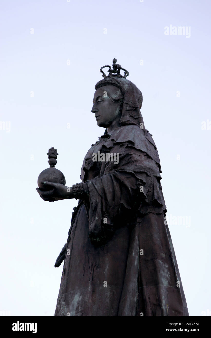 Queen victoria statue southport hires stock photography and images Alamy