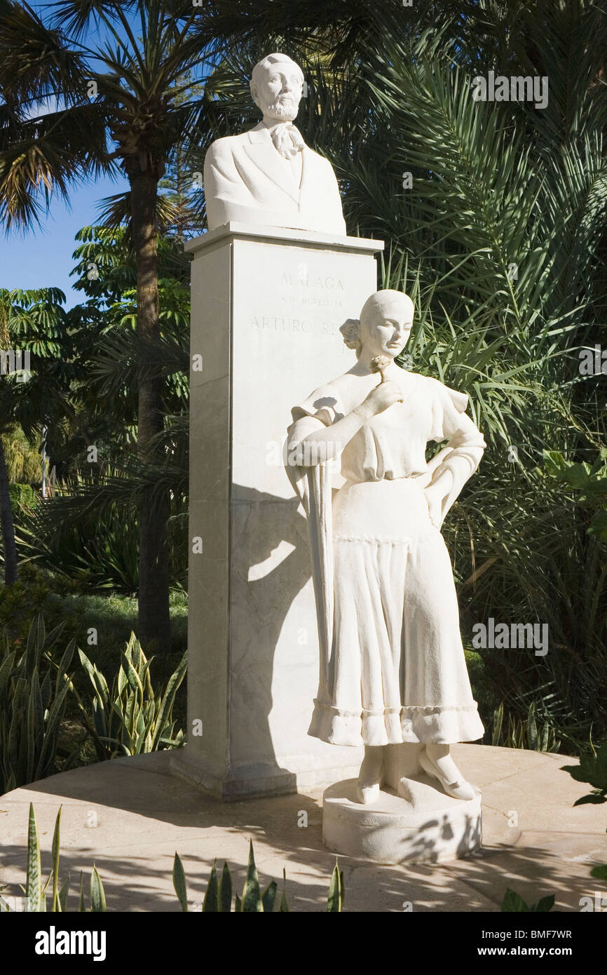 Malaga, Costa del Sol, Andalucia, Spain. Statue of Arturo Reyes Aguilar. Spanish lyrical poet, journalist and author. Stock Photo