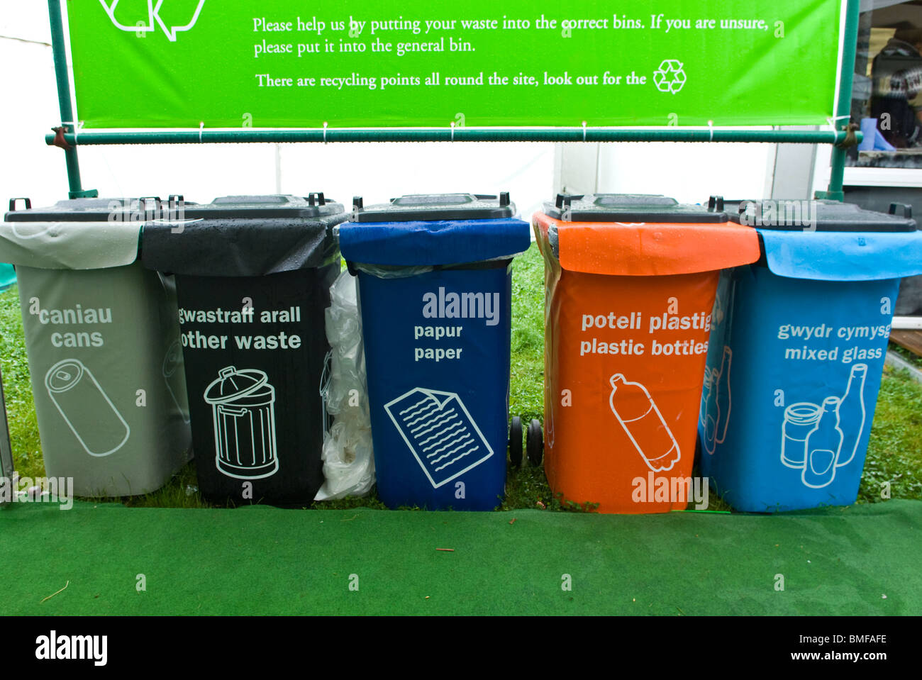 Plastic wheelie bins hires stock photography and images Alamy