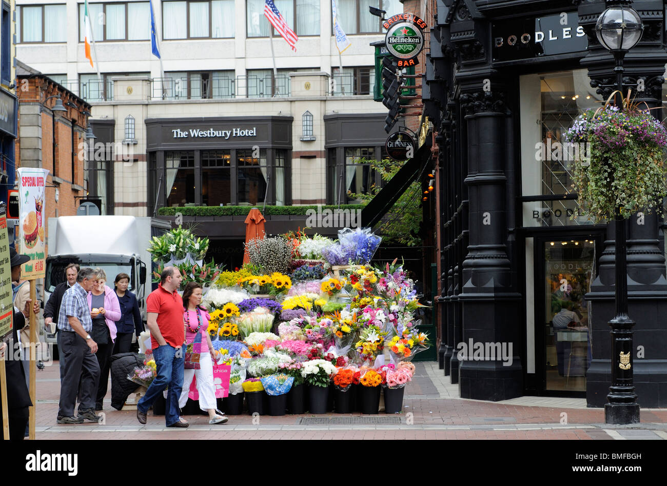 Flower seller on Grafton Street Dublin Ireland Stock Photo Alamy