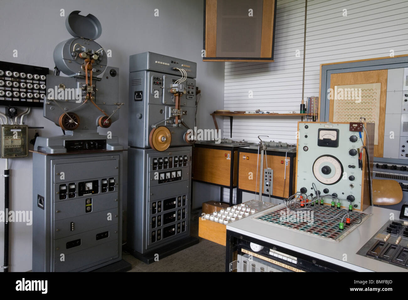 Details of a Siemens electronic music recording studio 1955 Stock Photo