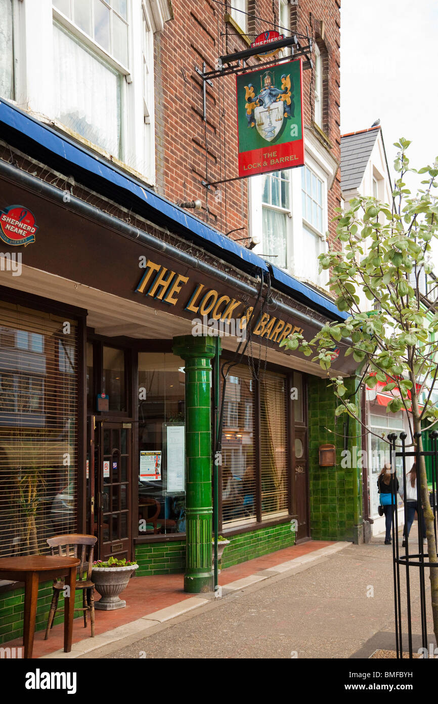 English pub front hires stock photography and images Alamy