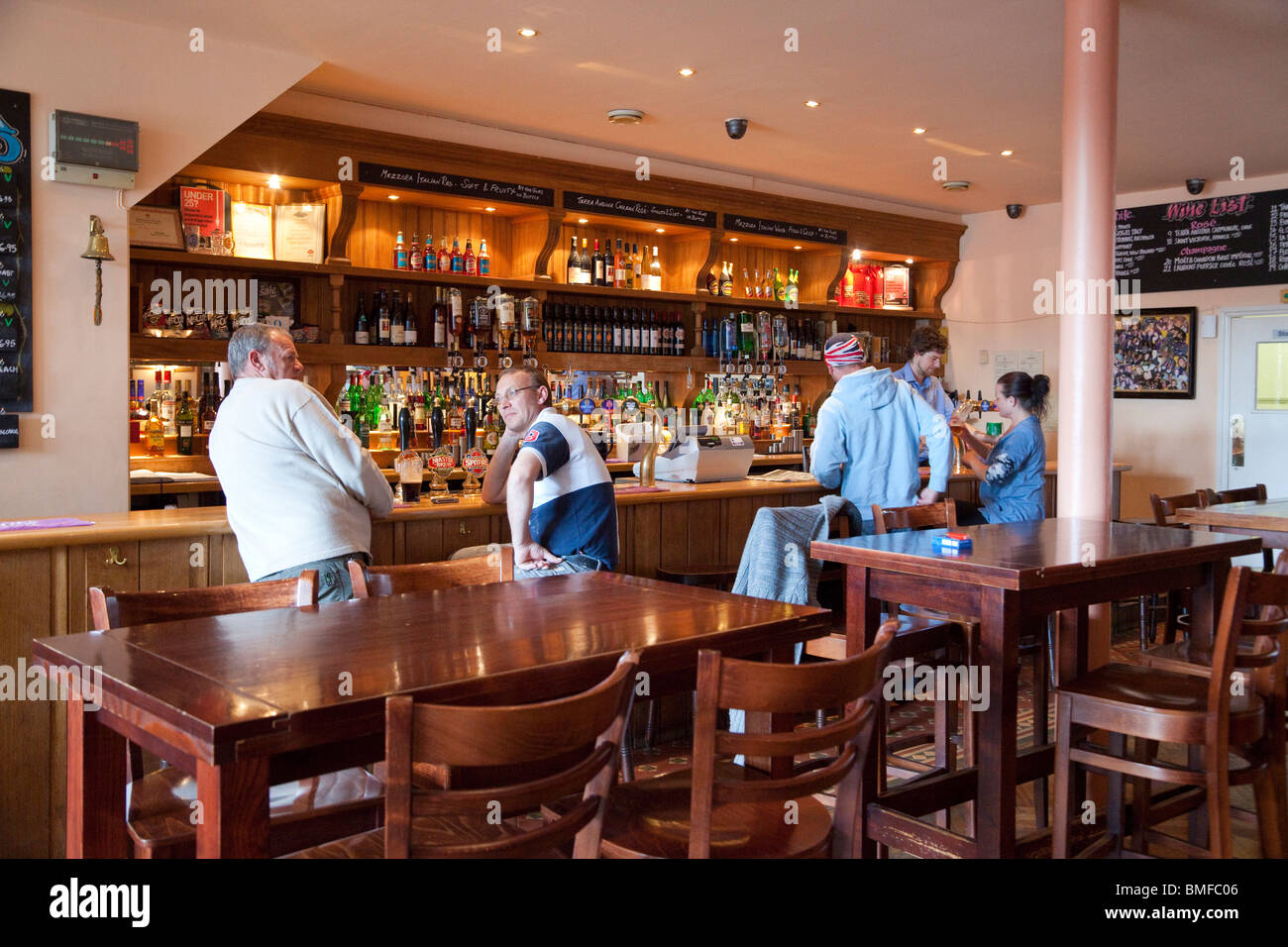 inside the Lock & barrel pub in Frinton on Sea Stock Photo Alamy