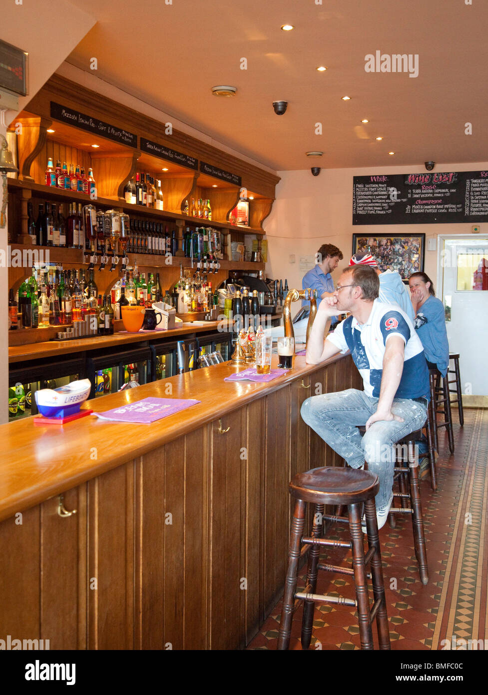 inside the Lock & barrel pub in Frinton on Sea Stock Photo
