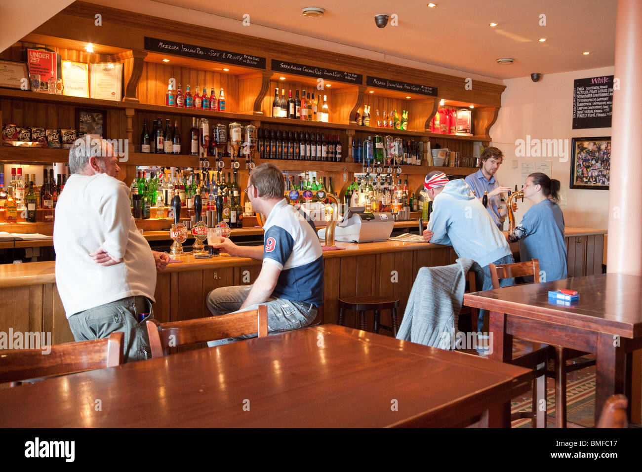 inside the Lock & barrel pub in Frinton on Sea Stock Photo Alamy