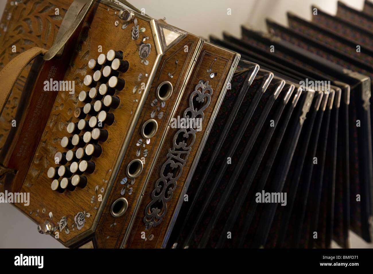 Musical instrument bellows hires stock photography and images Alamy