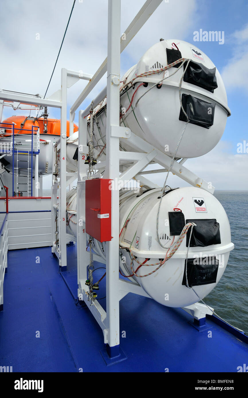 Inflatable liferaft hires stock photography and images Alamy