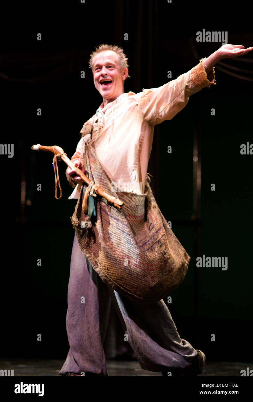 THE FOOL IN SHAKESPEARE'S TWELFTH NIGHT, TANGLEWOOD FESTIVAL, MASSACHUSETTS Stock Photo Alamy
