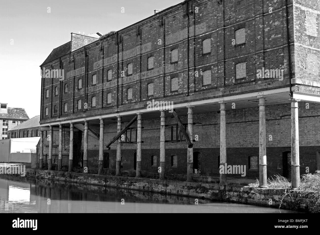 Gloucester Historic Docks, warehouses waiting for regeneration projects Stock Photo