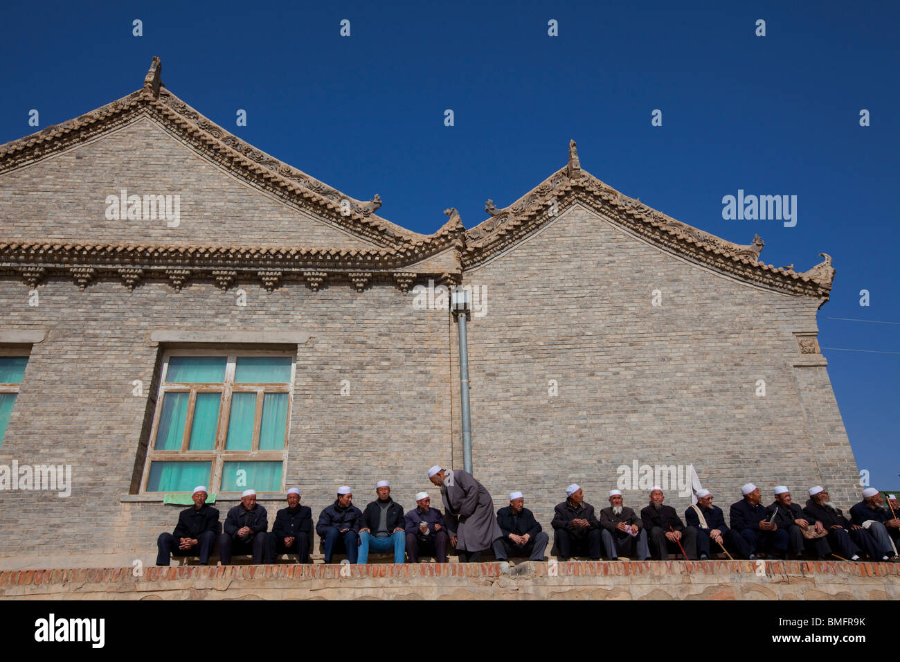 Elderly Hui people sitting beside Mageda Mosque, Mageda Village