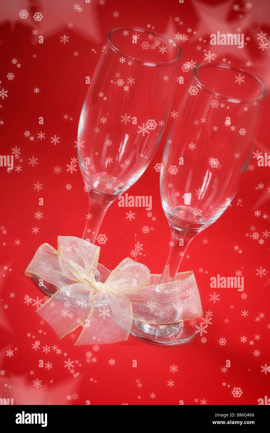 https://c8.alamy.com/comp/BMG466/new-year-party-with-champagne-glasses-BMG466.jpg