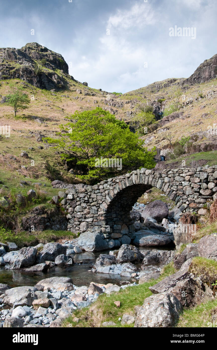 Lingcove Bridge Eskdale Lake district swimming pools and waterfalls