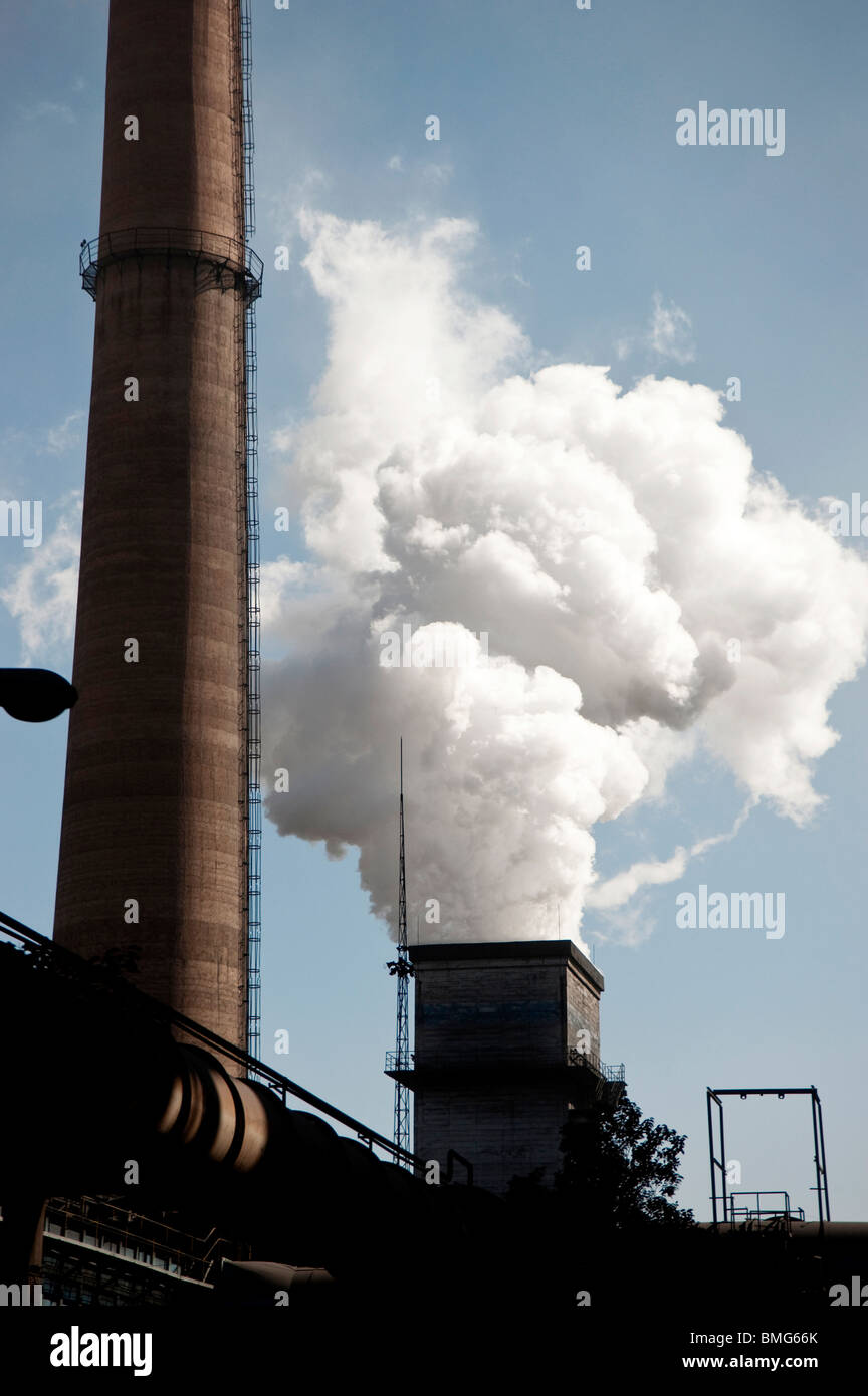 Smoking chimney, Kunming Iron & Steel Group Co., Ltd, Kunming, Yunnan Province, China Stock Photo
