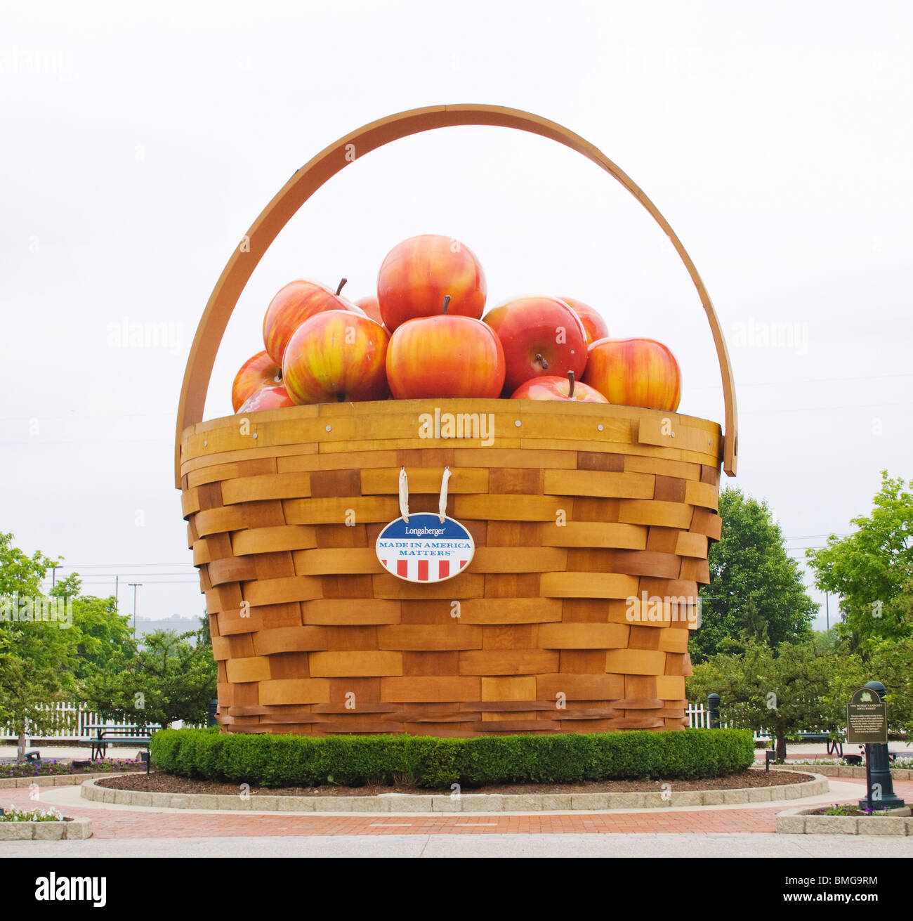 Worlds Largest Basket of Apples in Frazeysburg Ohio Stock Photo - Alamy