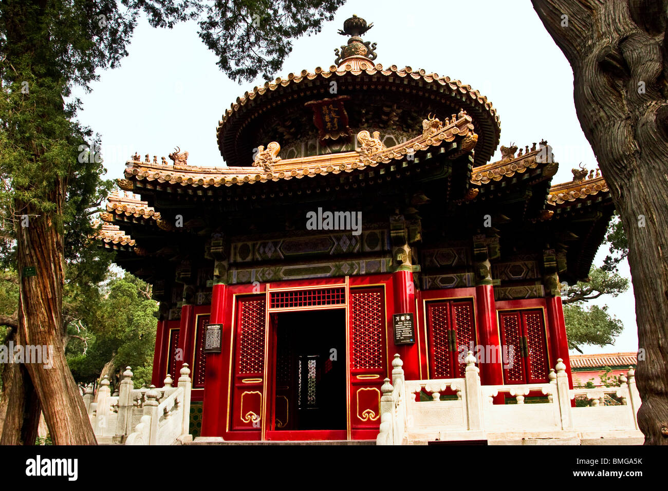 Pavilion Of Ten Thousand Spring Seasons, Imperial Garden, Forbidden