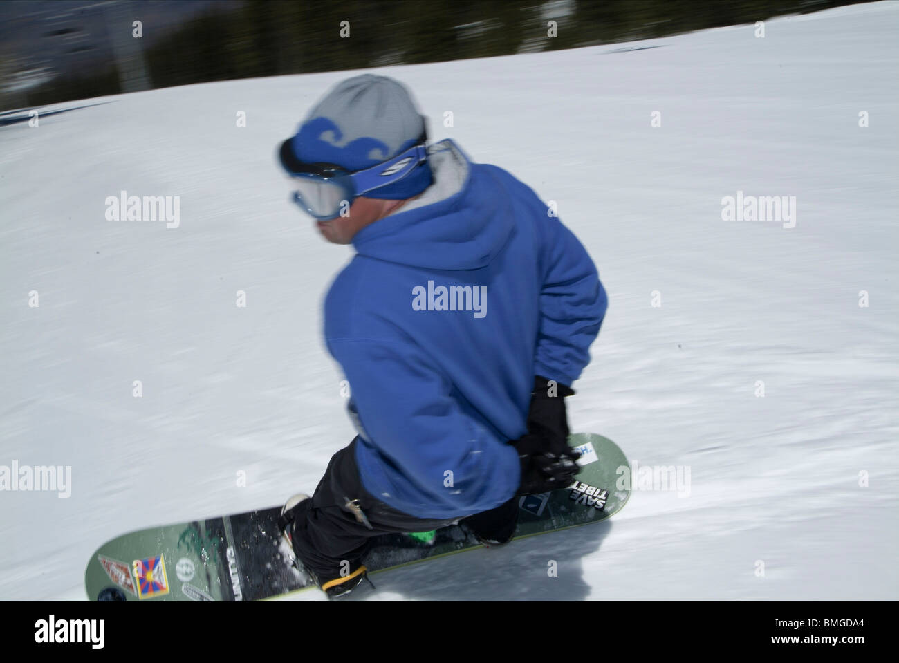 Snowboarder carving turns Stock Photo - Alamy