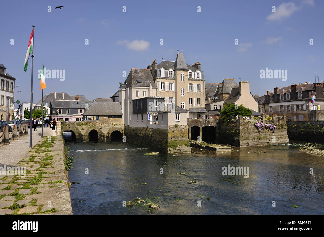 The Pont De Rohan Bridge With Houses Over The River Elorn Landerneau Brittany France Stock Photo Alamy