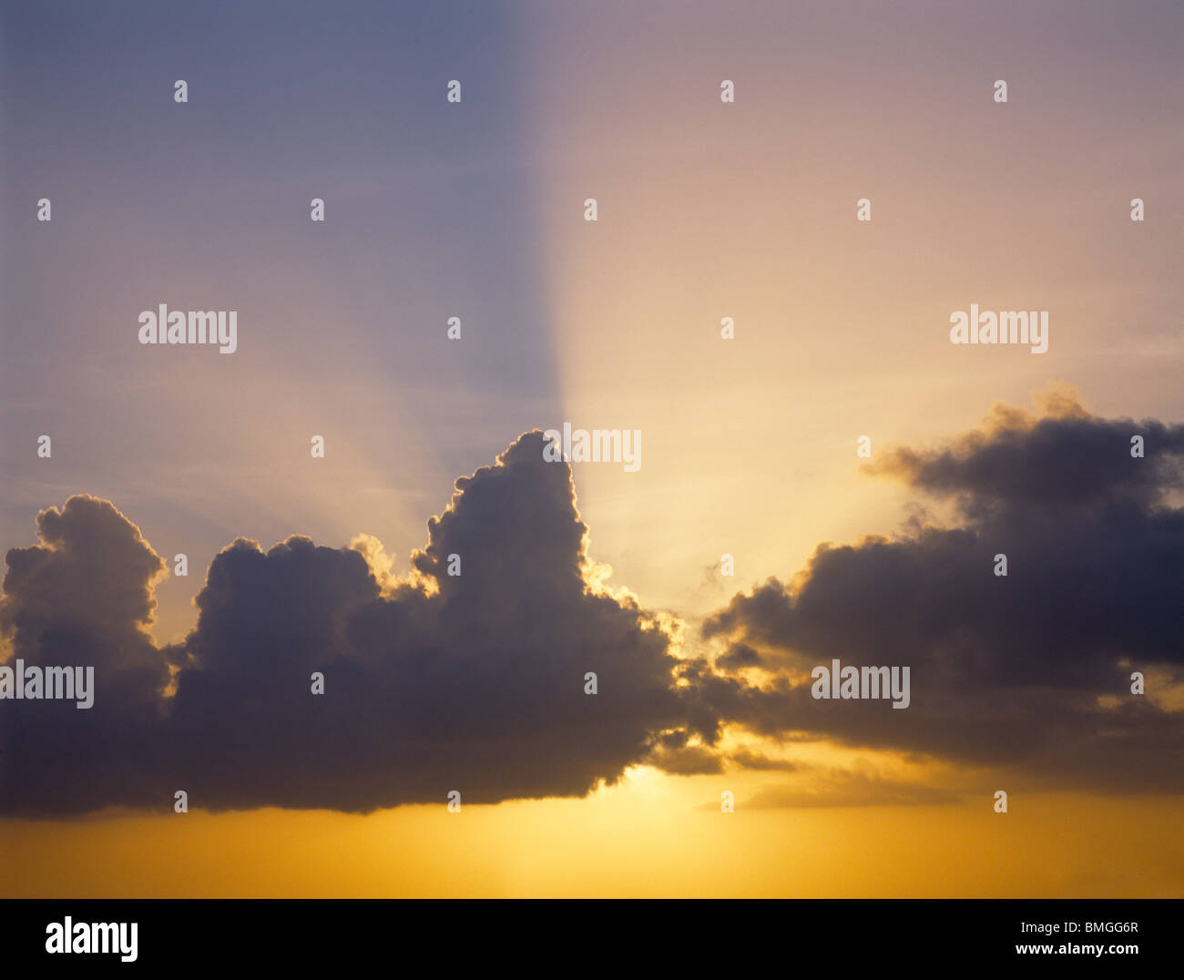 Clouds sky sun rays sunset hi-res stock photography and images - Alamy