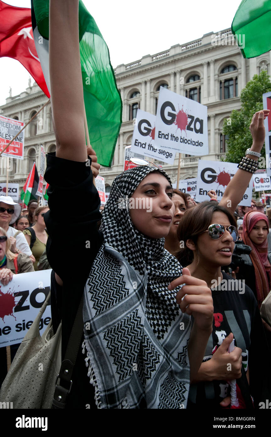 12,000 protesters march in London to  Israeli Embassy protesting murder of activists on relief aid flotilla off  coast of Gaza Stock Photo