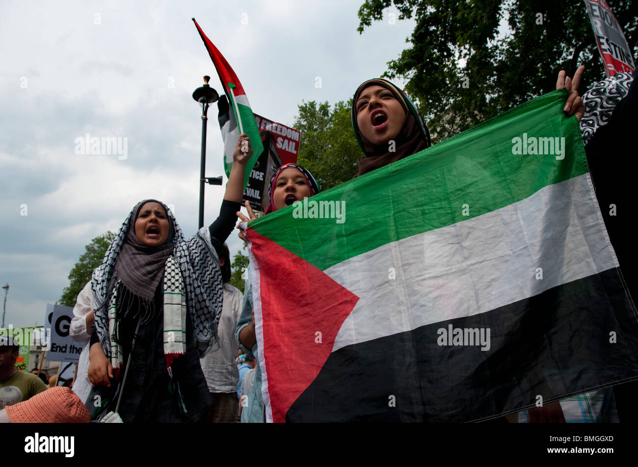 12,000 protesters march in London to  Israeli Embassy protesting murder of activists on relief aid flotilla off  coast of Gaza Stock Photo