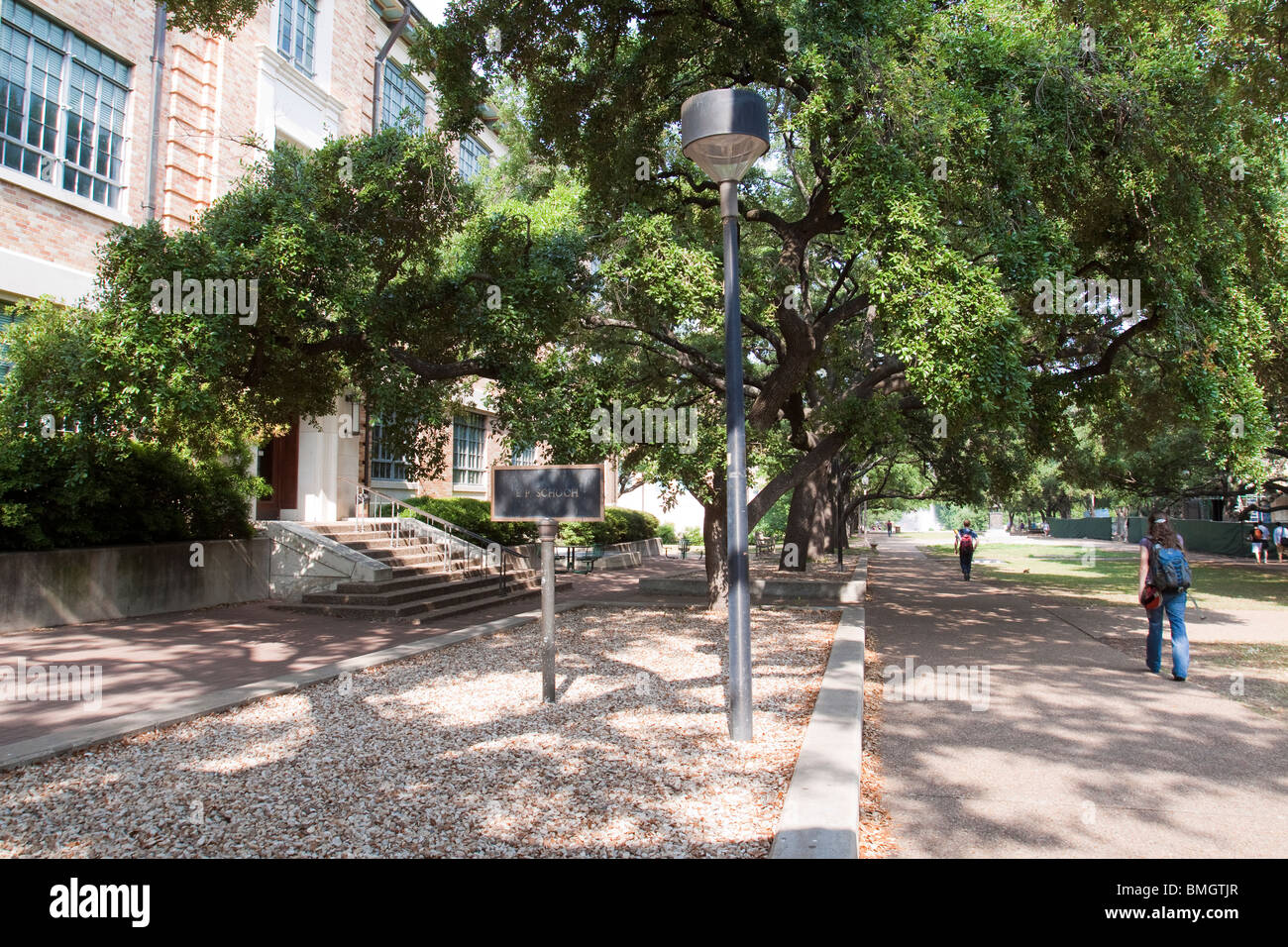 Students walking on pathway in front of Schoch Building on college campus of University of Texas at Austin Stock Photo