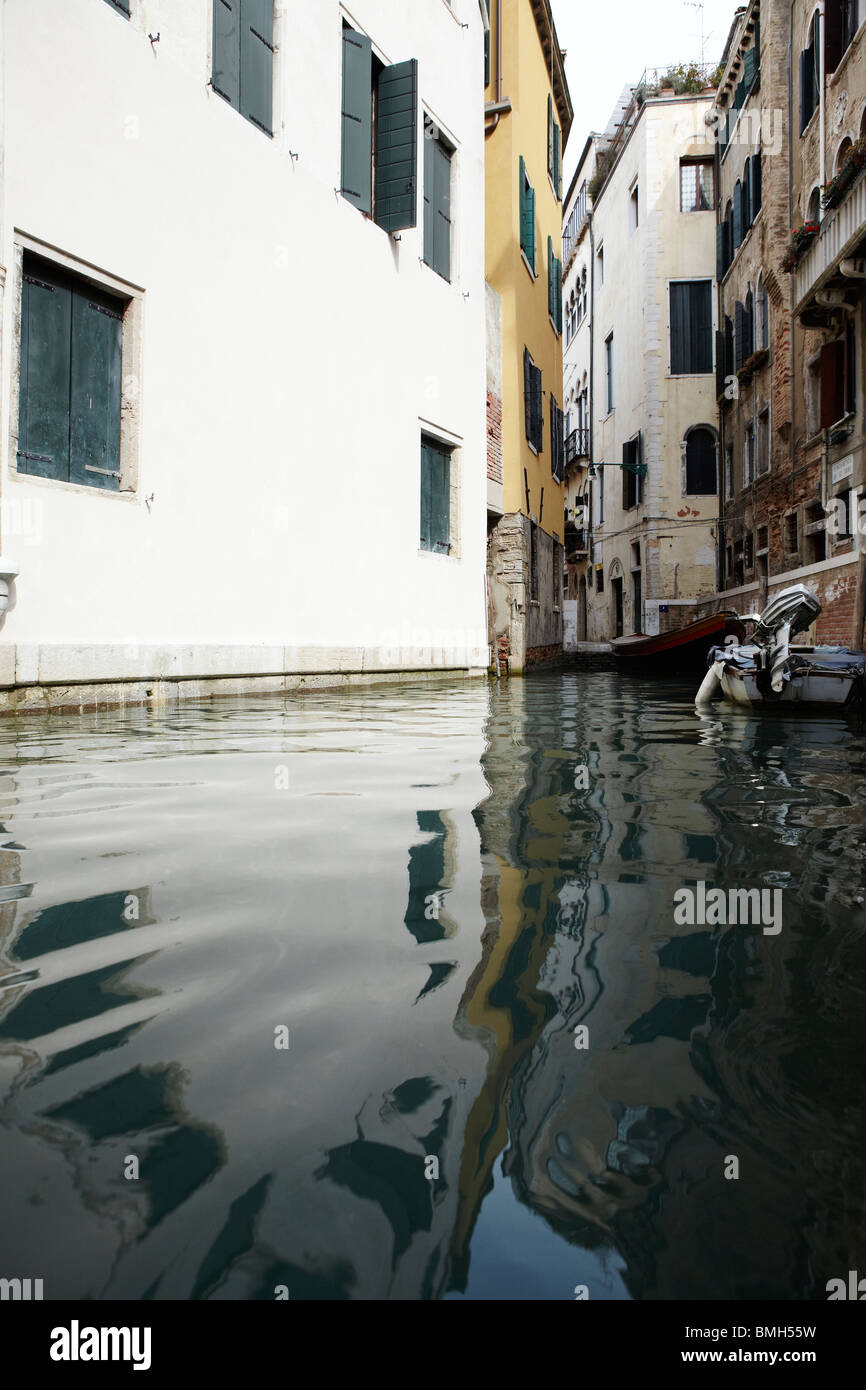 Ripples and reflections on a canal in Venice, Italy Stock Photo - Alamy