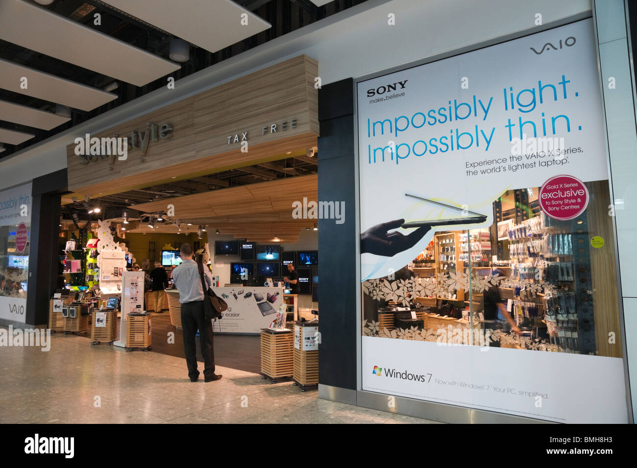 London Heathrow Airport Terminal 5 - retail shopping - Sony Style shop Stock Photo