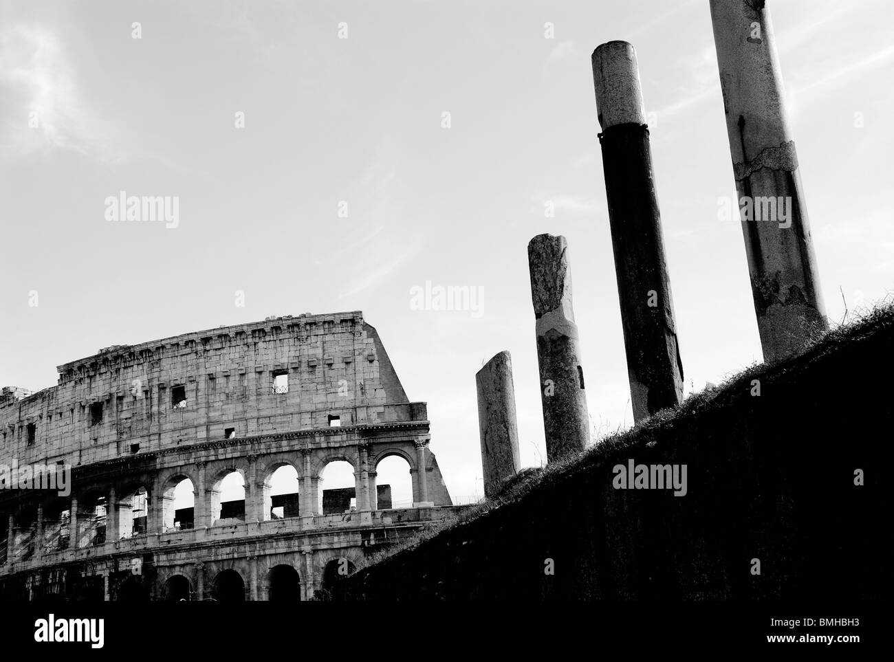 Black and white picture of the Roman Colosseum and Ancient Columns ...