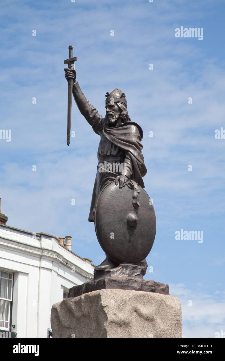 King Alfred the Great statue, Broadway, Winchester, Hampshire, England, United Kingdom Stock Photo