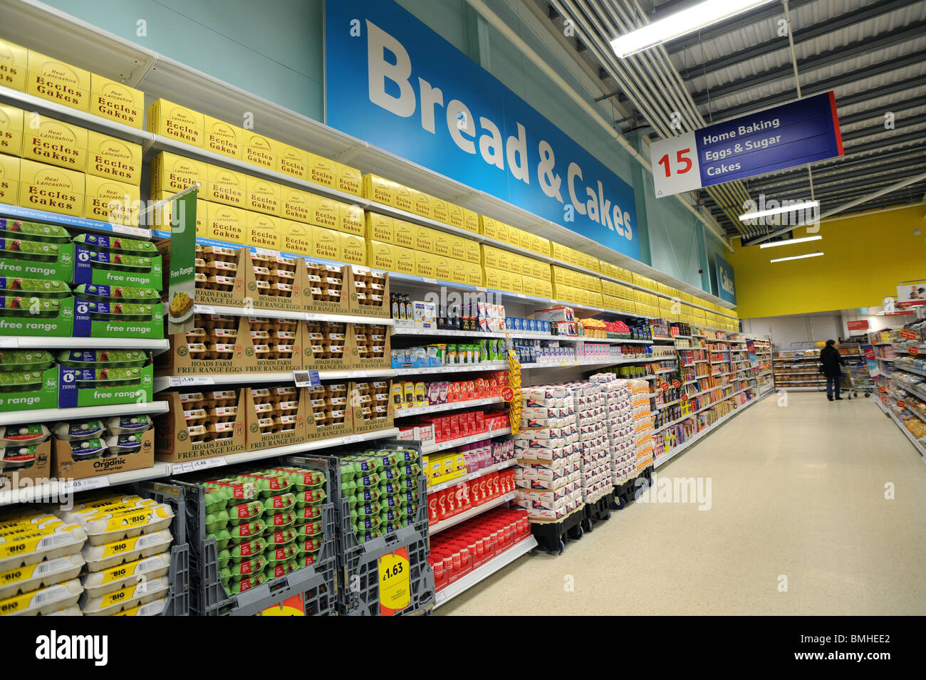 Bread and cakes aisle in tesco Stock Photo Alamy