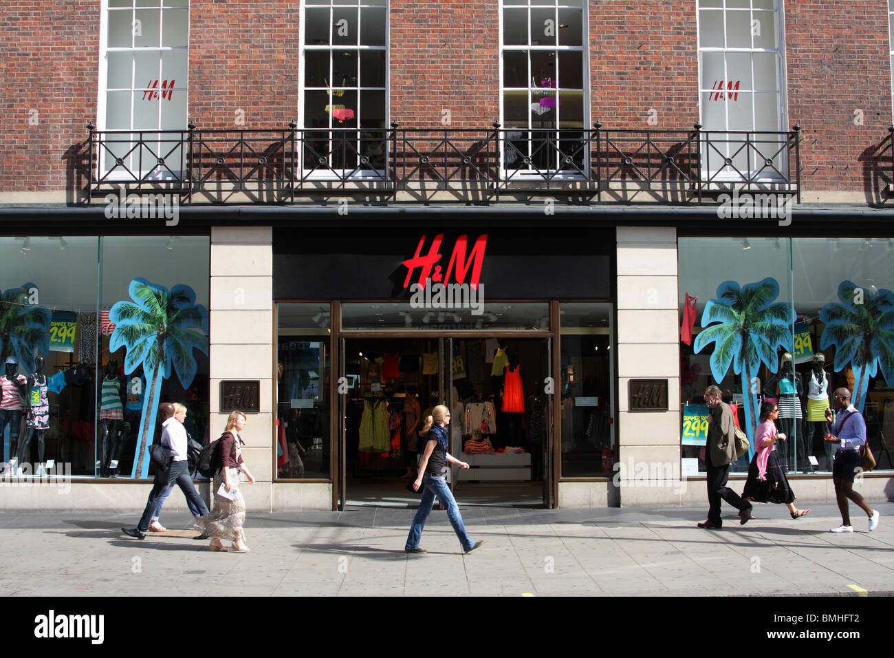 An H&M store on Oxford Street, London, England, U.K Stock Photo - Alamy