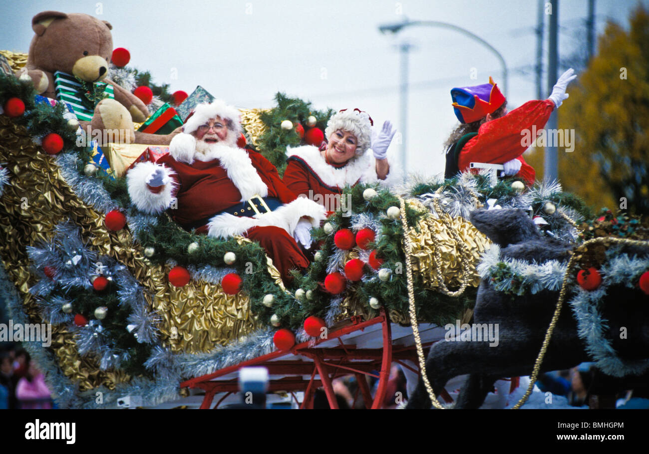 Thanksgiving day parade, Phila. PA featuring Santa and Mrs Claus