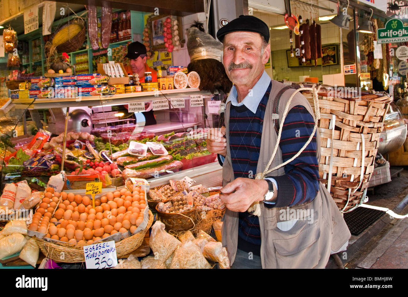 Kadikoy Istanbul Turkey market grocer grocery porter Stock Photo