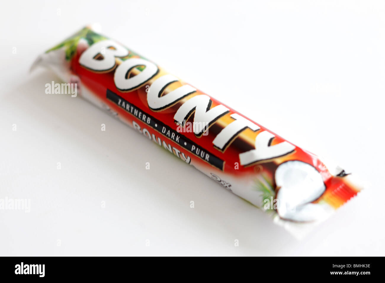 Bounty Dark Chocolate Coconut Bar Stock Photo - Alamy
