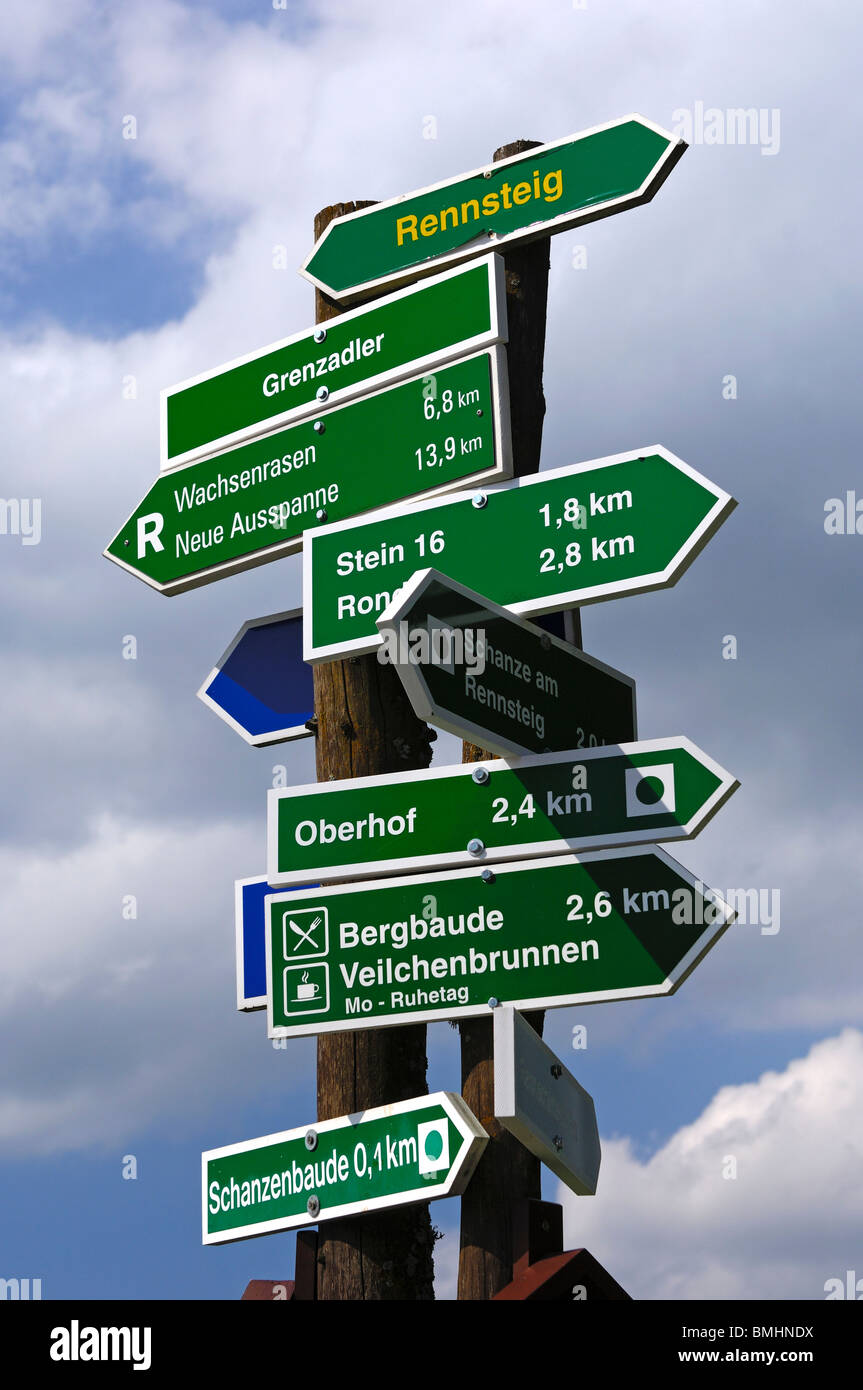 Orientation signs for hikers on the Rennsteig hiking trail, Oberhof, Thuringian Forest, Thuringia, Germany Stock Photo