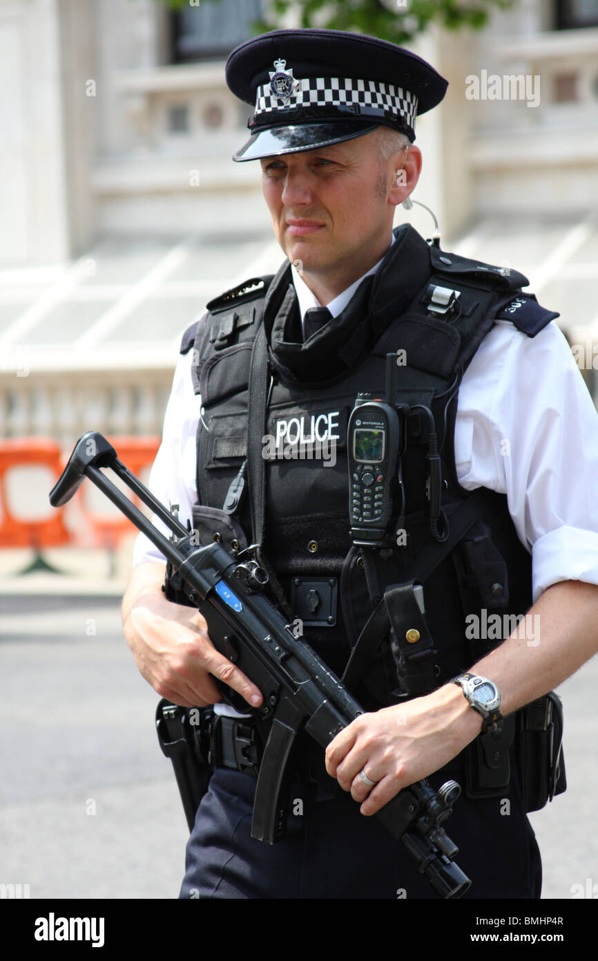 Police Officer Uk Hi res Stock Photography And Images Alamy