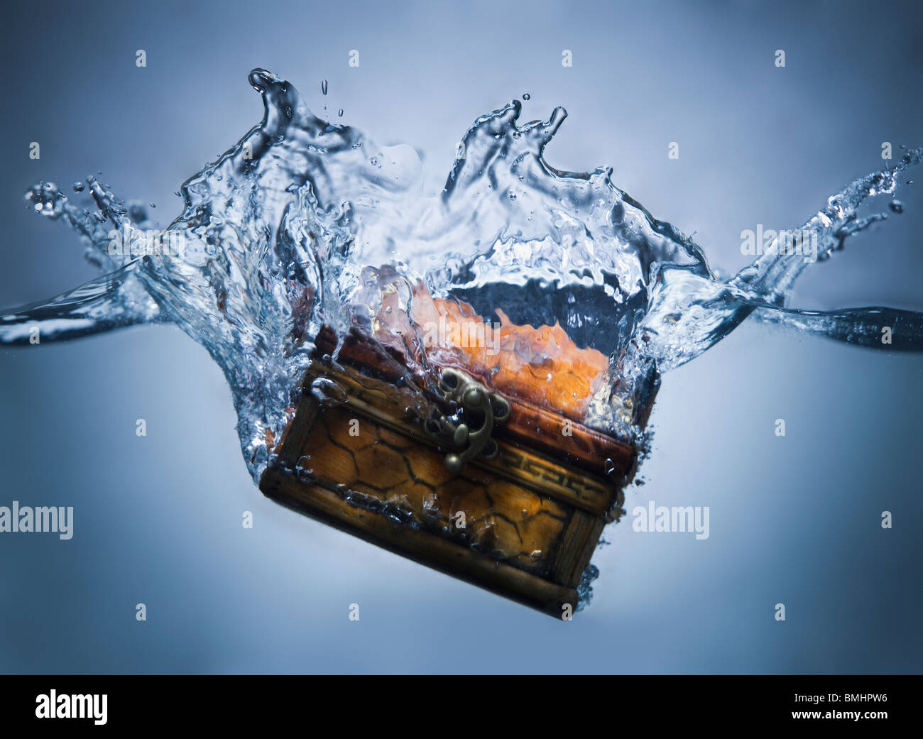 Treasure chest underwater hires stock photography and images Alamy